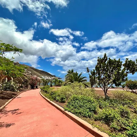 Views House Апартаменты